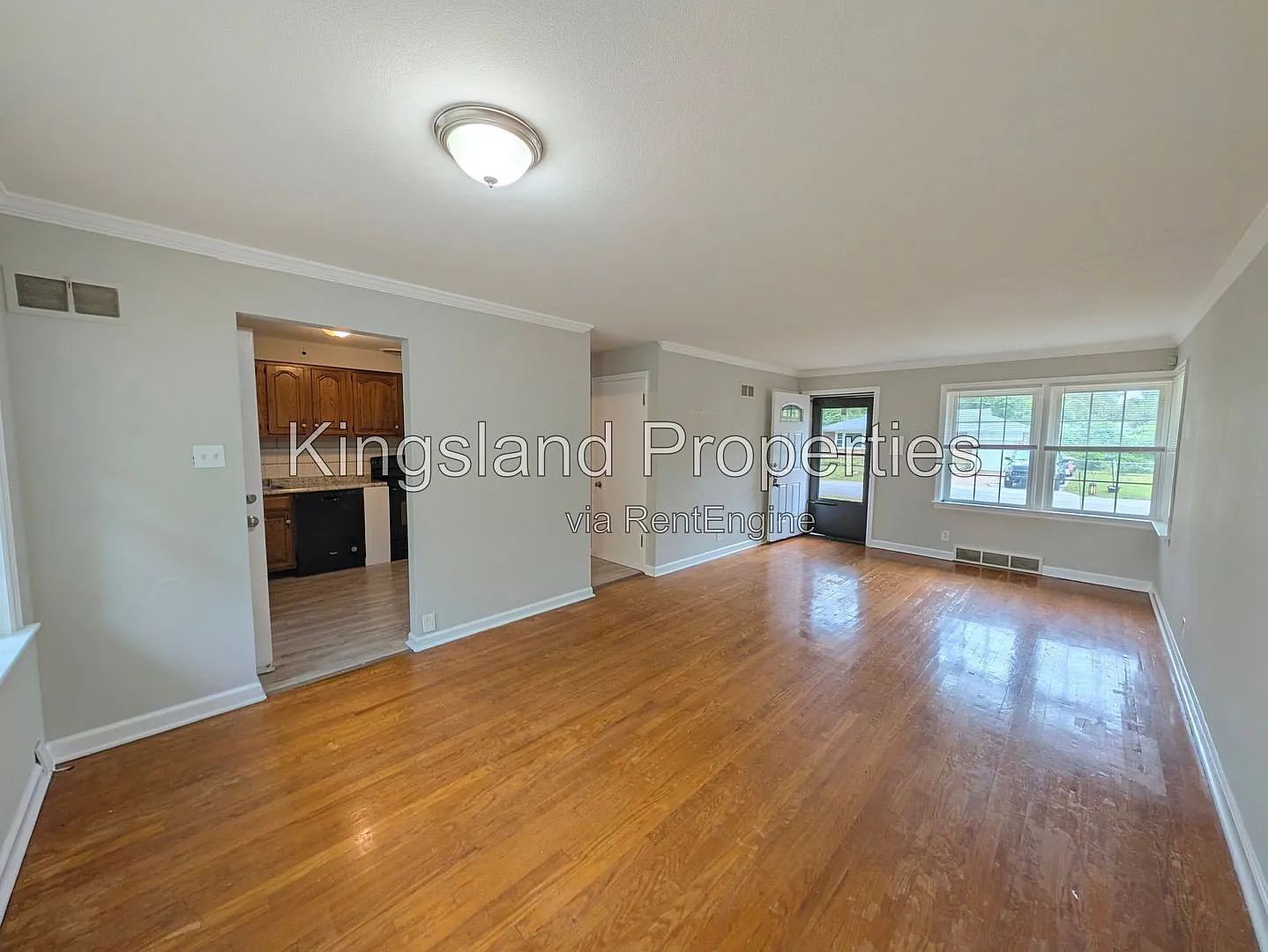 3 bed, 1.0 bath, 975 sqft, $1,400 — Photo 2