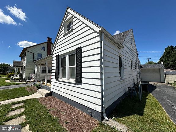3rd image of 11042 Lincoln Ave