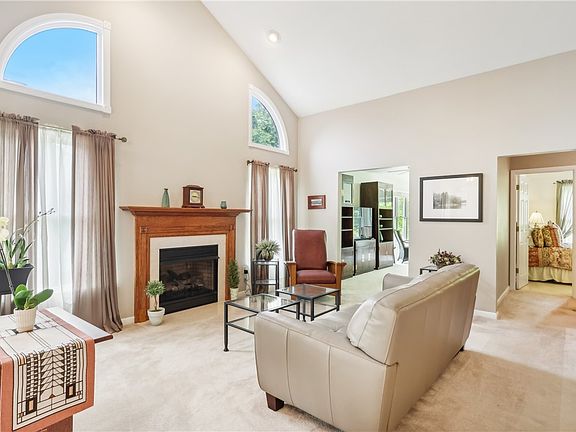 4th image of 1402 Hunt Club Dr