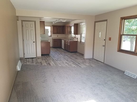 3rd image of 2635 Custer Ave