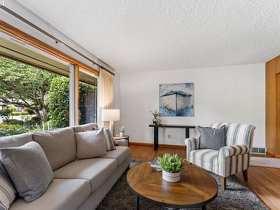 3rd image of 807 SE 94th Ave