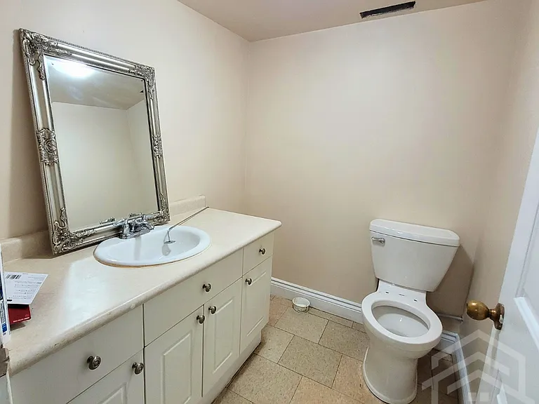 36 William St — Photo 10