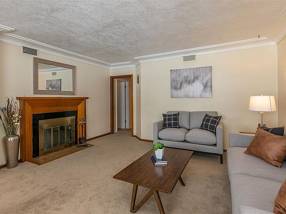 5th image of 3611 N Normandie St