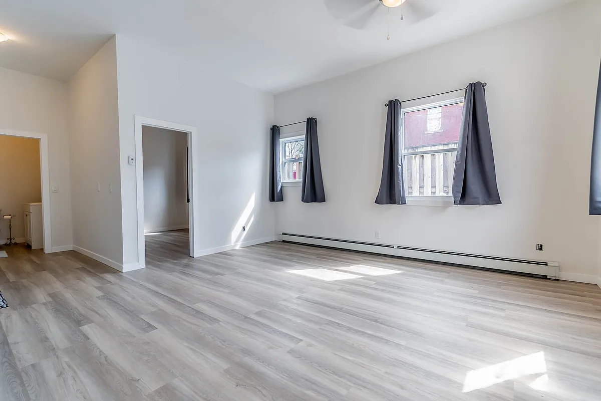 Building Photo - 14 Avenue Pl