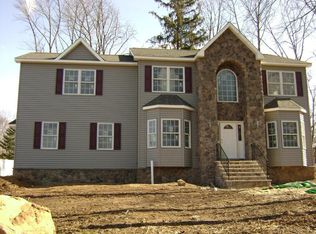 11 Lumac Dr, East Hanover, NJ 07936