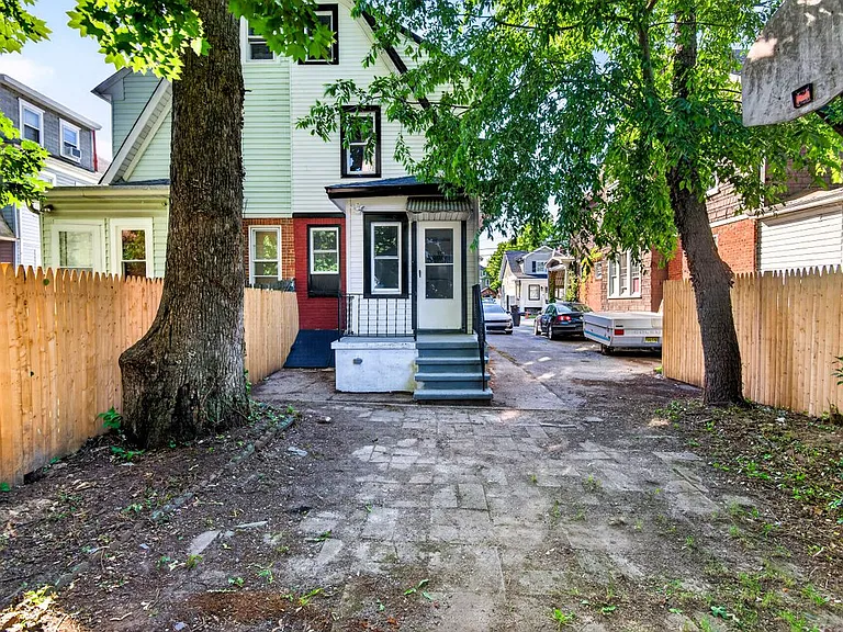 344 Gardner Ave — Photo 16