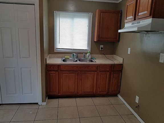 4th image of 3259 E 142nd St