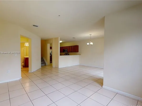 8960 NW 97th Ave APT 214, Doral, FL 33178
