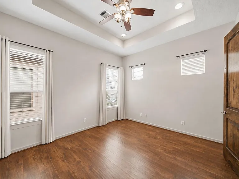 4036 Center St — Photo 19