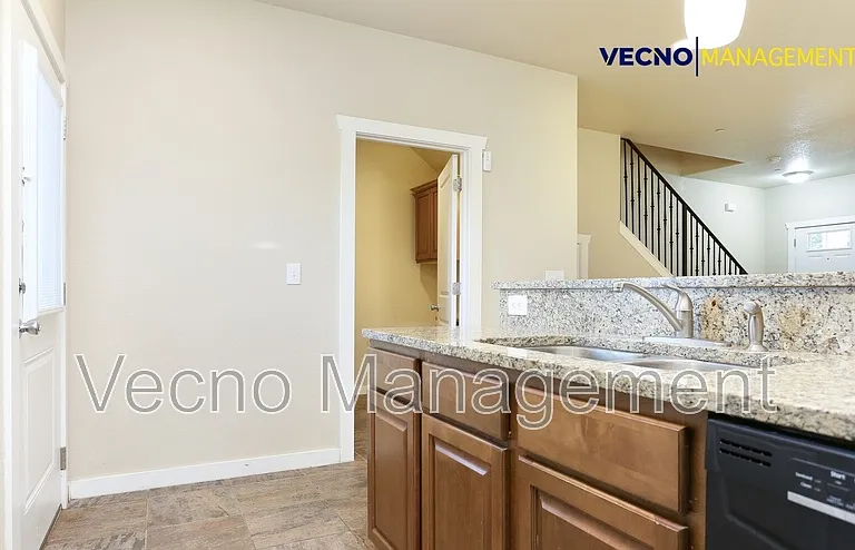 211 Circle Court Dr #211 — Photo 14