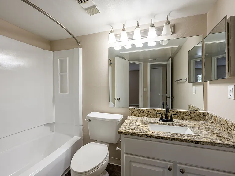 Topaz Riviera — Photo 12