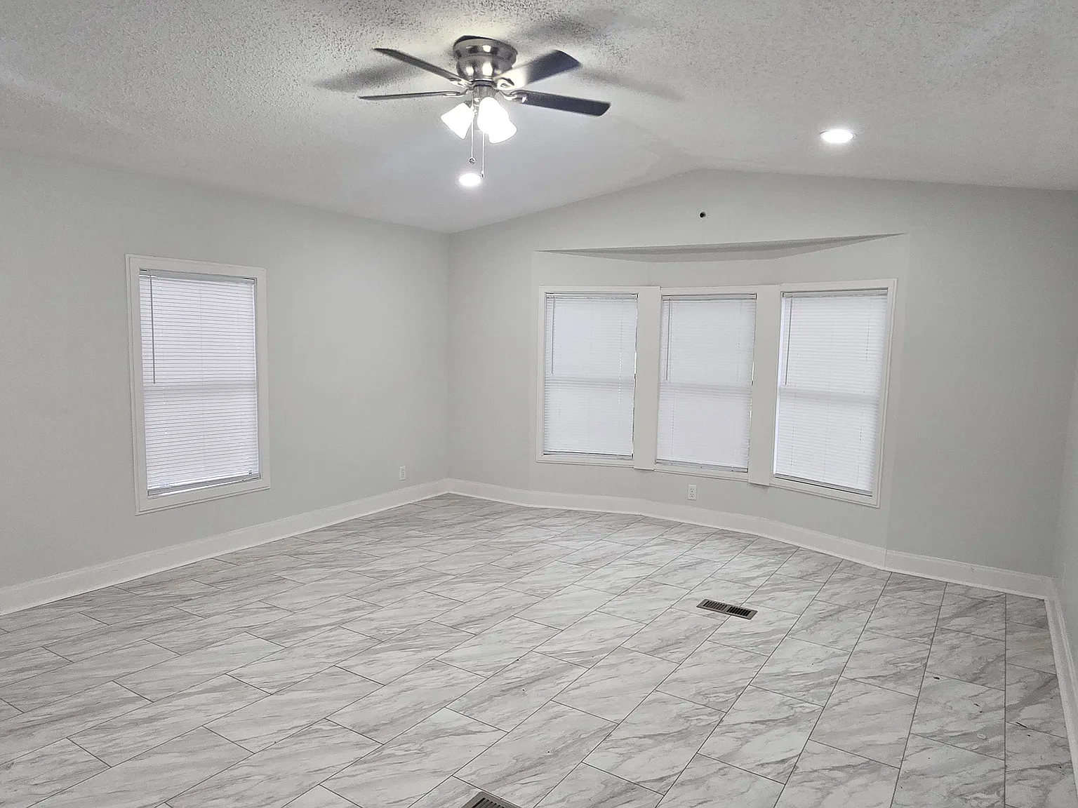3929 Theiss Rd — Photo 3