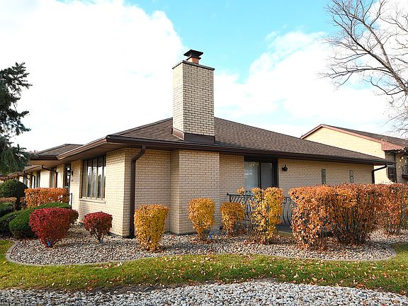 3rd image of 8250 Aspen Ln