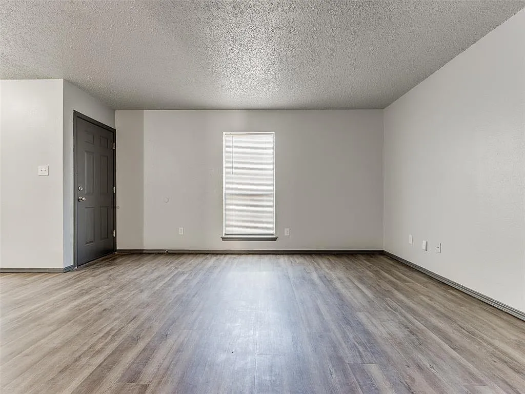 2 bed, 929 sqft, $1,000 — Photo 2