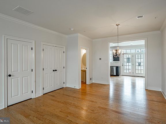4th image of 607 W Mulberry St