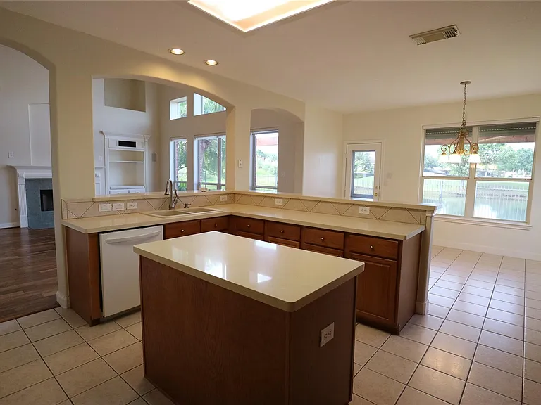 1215 Pelican Hill Ct — Photo 9