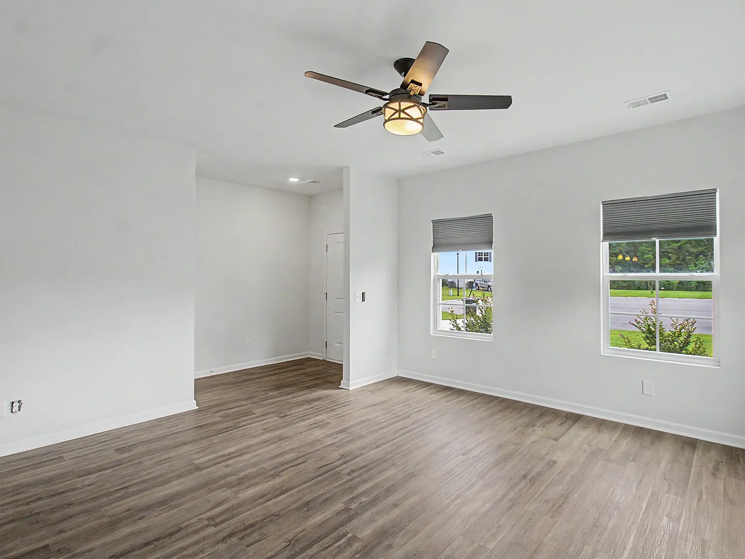 137 Castaway Court - 1 — Photo 4