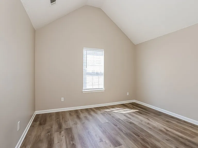 922 Tara Bnd — Photo 13