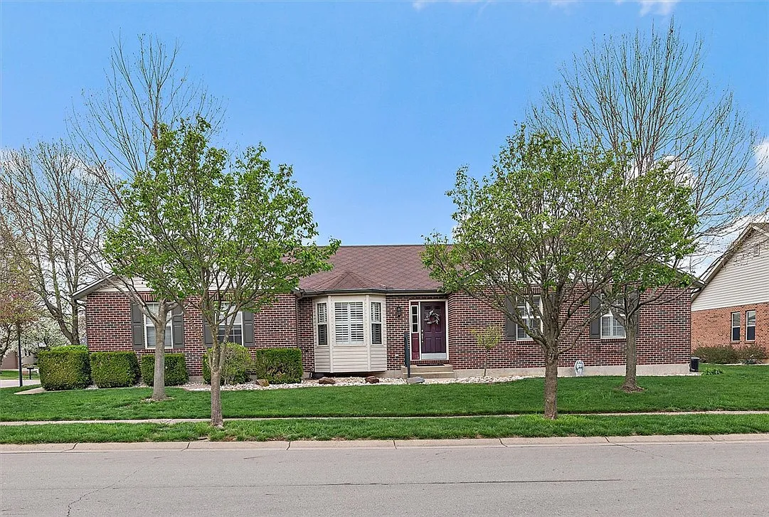 3302 Village Dr photo 1