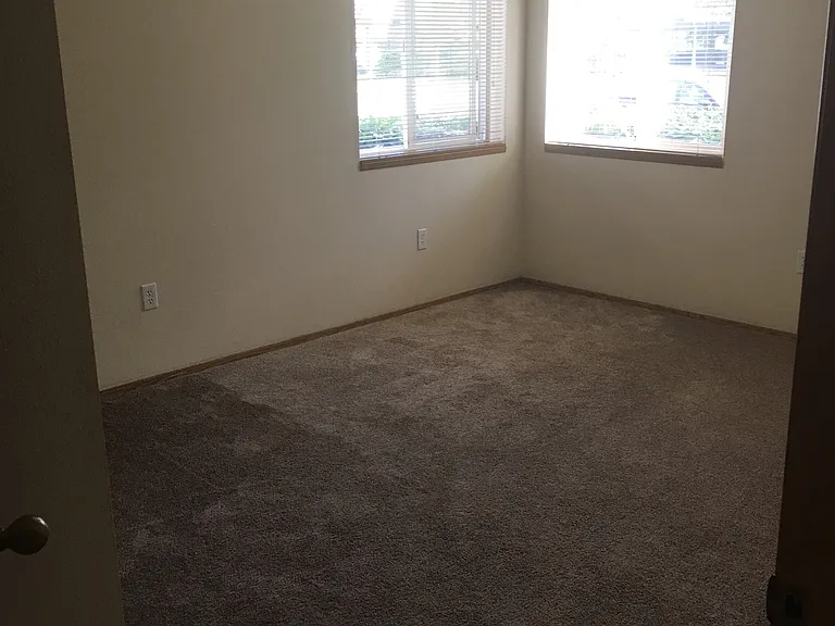 Cloverdale Apartments — Photo 16