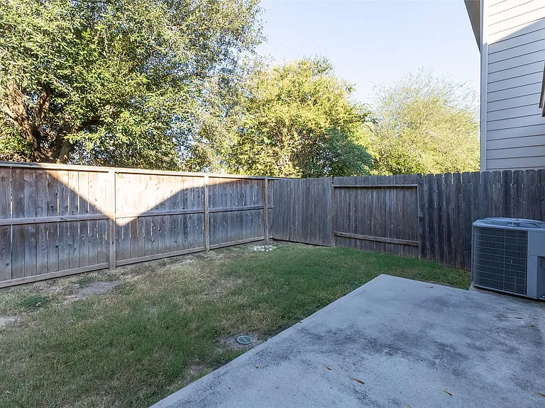 11413 Hackmatack Way — Photo 33