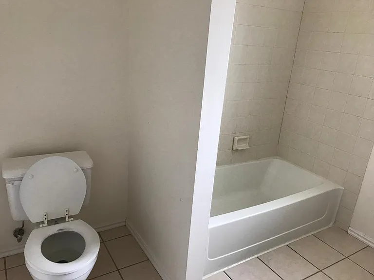 480 W Carter St — Photo 13