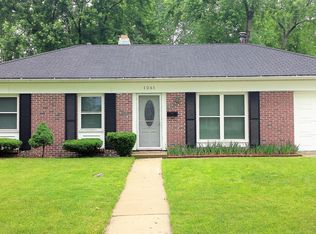 1261 N Elmwood Dr, Aurora, IL 60506