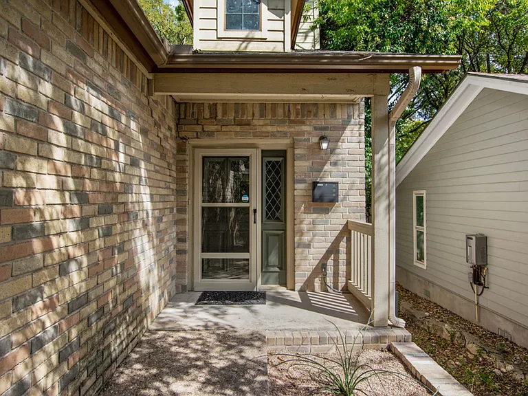2208 Indian Trl #B — Photo 3