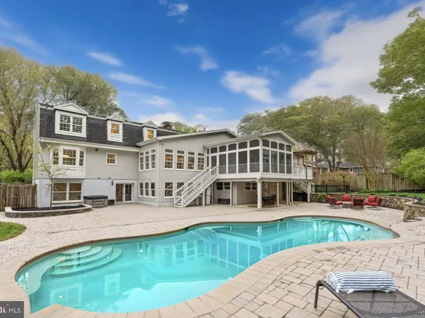 5820 Fitzhugh St, Burke, VA 22015