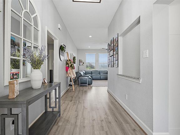 2nd image of 615 Lilley Rd