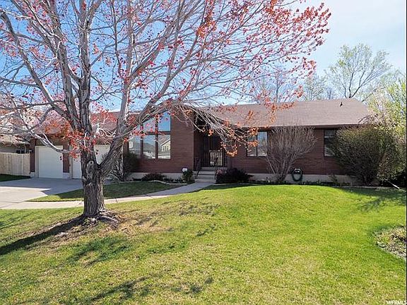 2nd image of 7253 S Dorset Cir