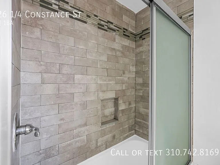 1326 1/4 Constance St — Photo 12