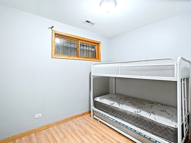 5848 S Prairie Ave #G — Photo 10