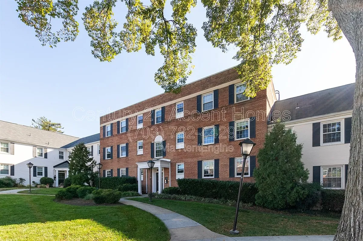 Building Photo - 1303 S Walter Reed Dr #201