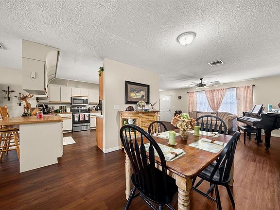 5th image of 443 Foxdale Rd