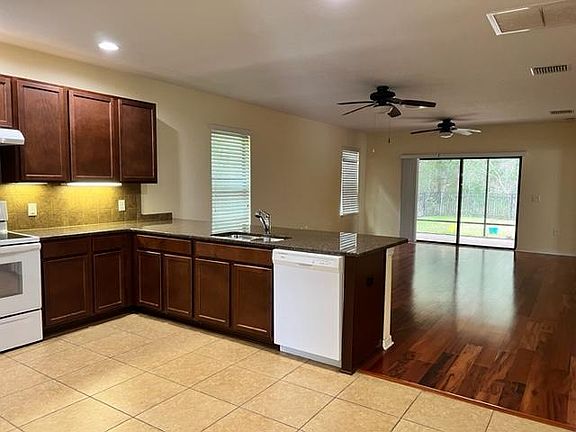 3rd image of 7923 Tuscany Woods Dr