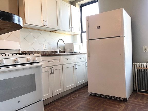 4th image of 11 Stagg St #2B
