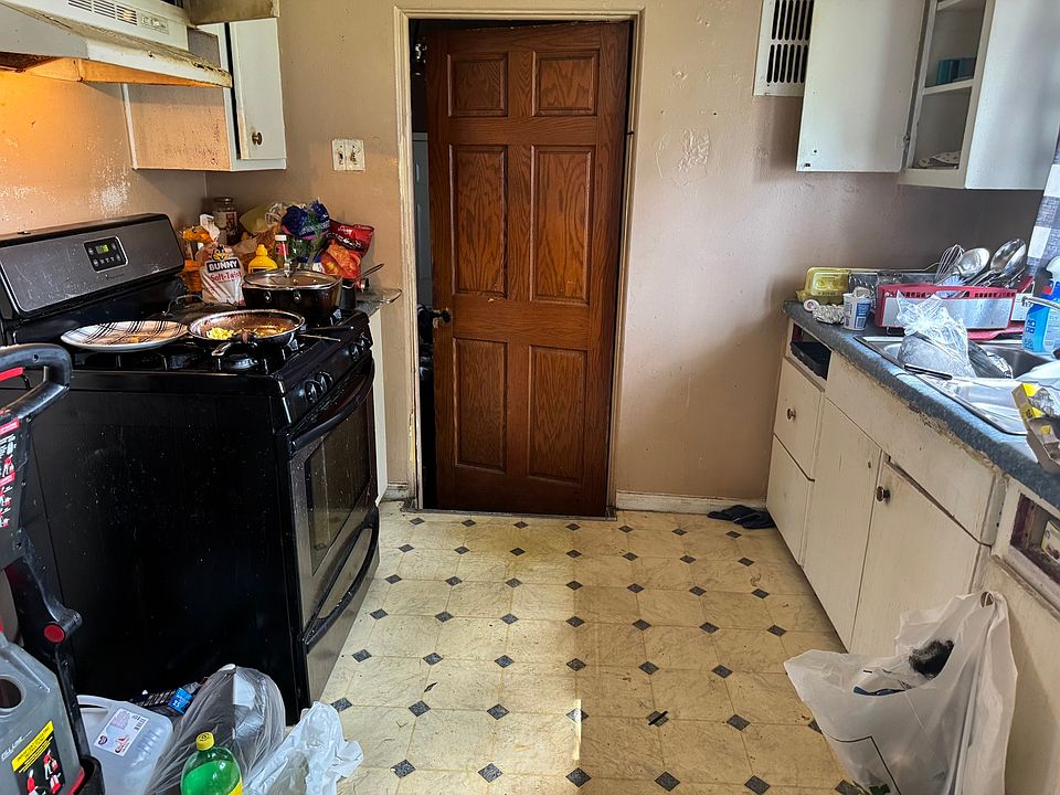 2nd image of 25 State St N