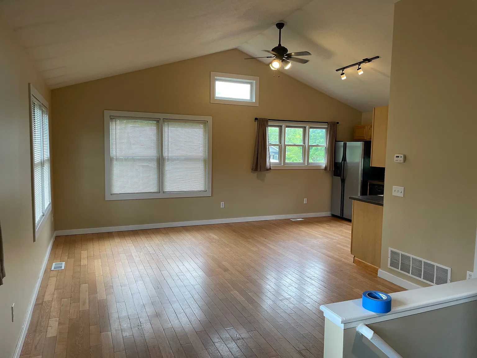 3 bed, 1492 sqft, $2,500 — Photo 3