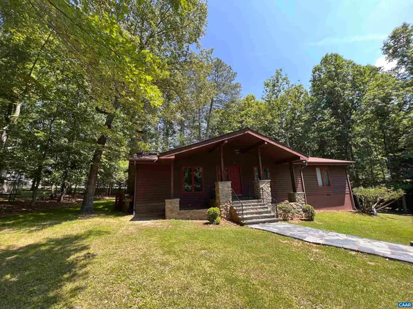 13 Out Of Bounds Rd, Palmyra, VA 22963