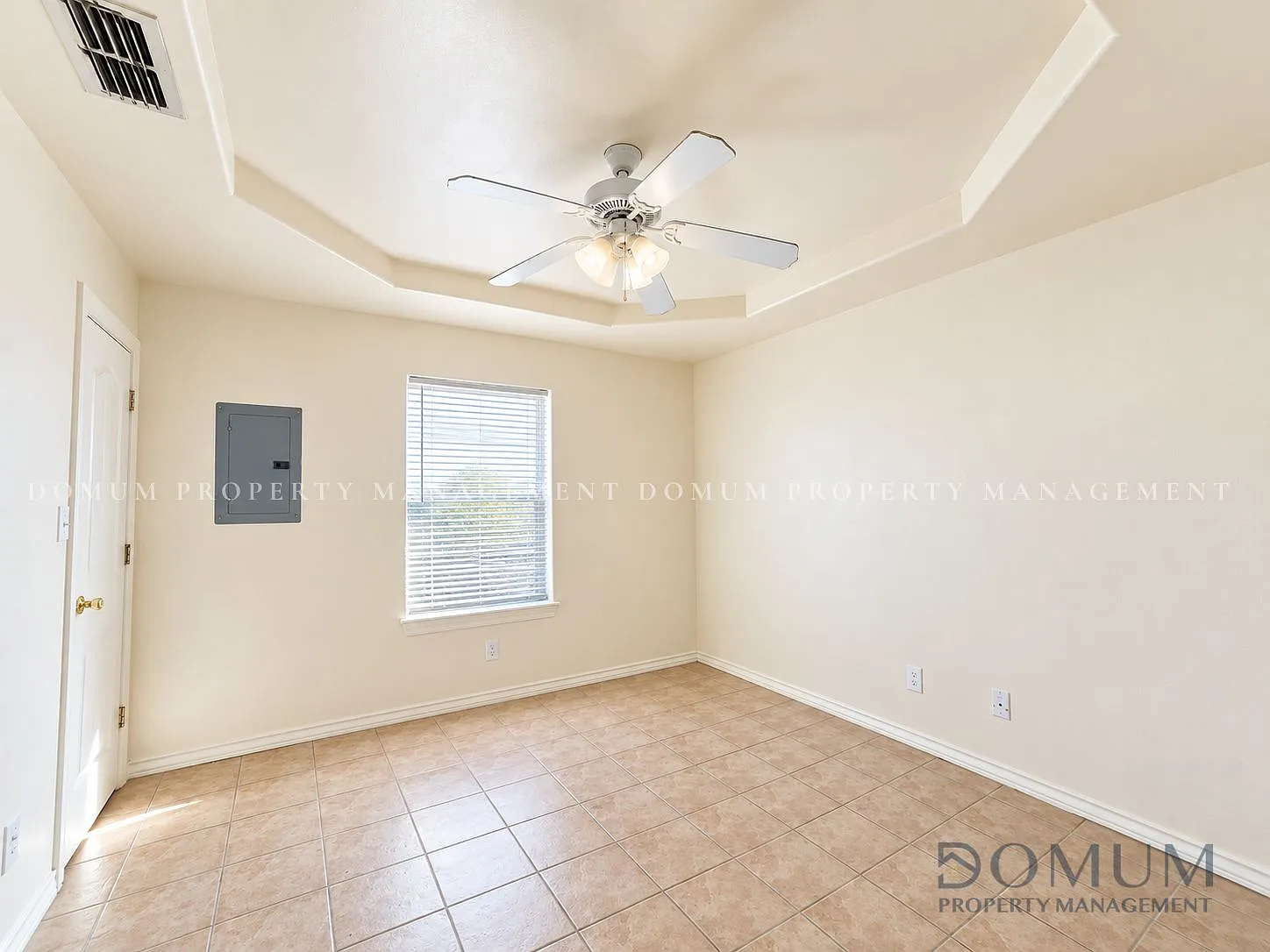 2102 Bahamas Drive - 2 — Photo 4