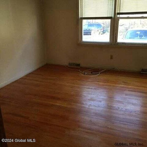 3rd image of 730 S Pearl Street