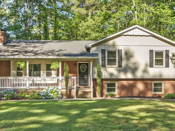 821 Stoney Brook Dr, Sanford, NC 27330