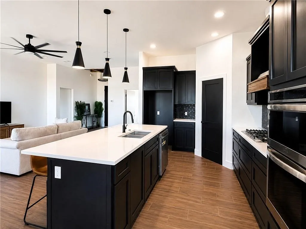 4 bed, 3.0 bath, 2255 sqft, $3,400 — Photo 3