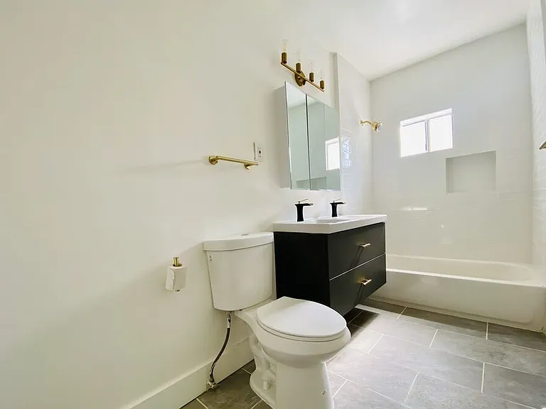 1478 W Vernon Ave — Photo 7