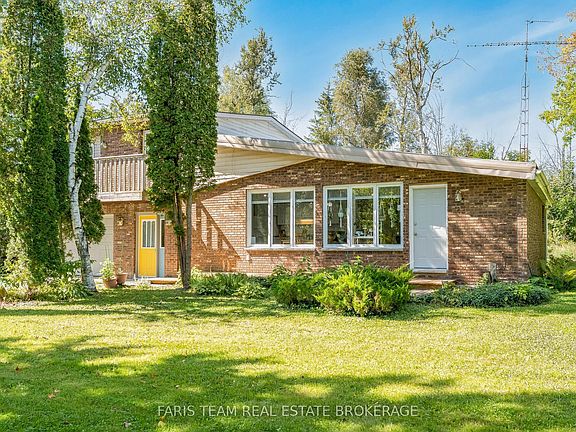 3rd image of 224 Lakeshore Rd W