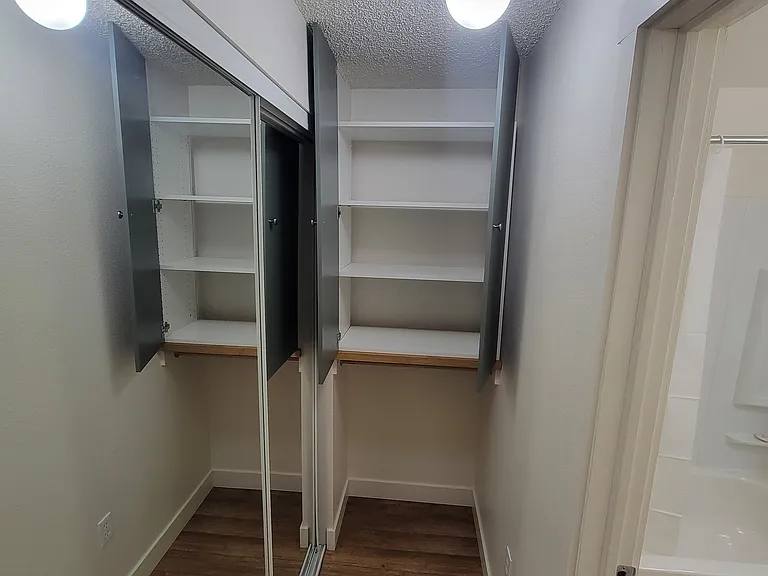 Nob Hill Apartments — Photo 41