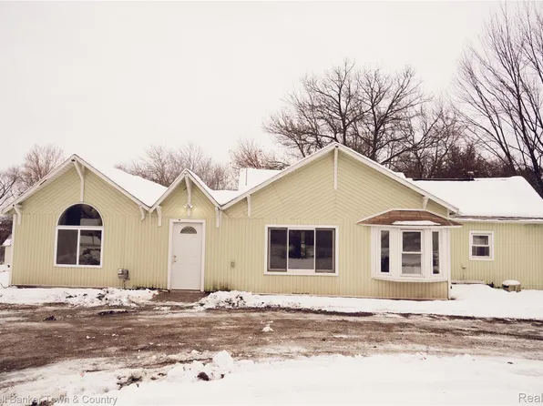 1733 Westwood Dr, Troy, MI 48083