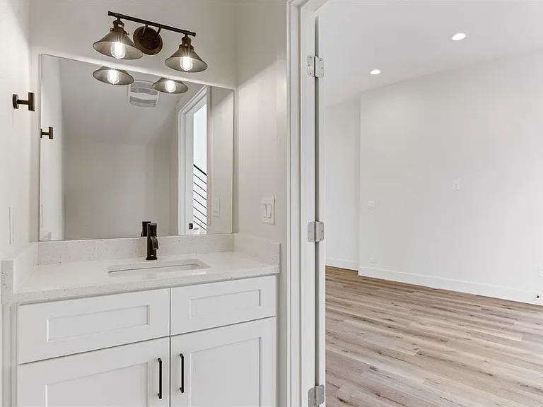 8507 Hathaway Dr #B — Photo 37