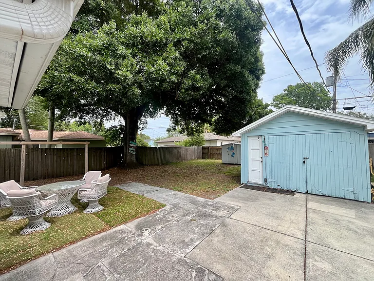 3535 Queen St N — Photo 12